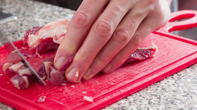  Cutting meat 