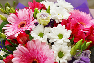  bouquet of flowers with a gerbera