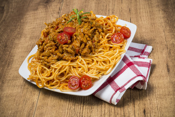 Spaghetti sobre madera