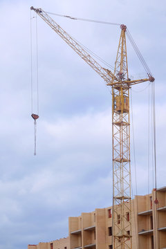 The image of crane near the abuilding house
