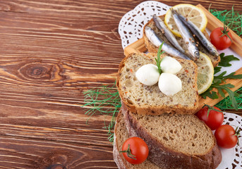 sardines on slice bread