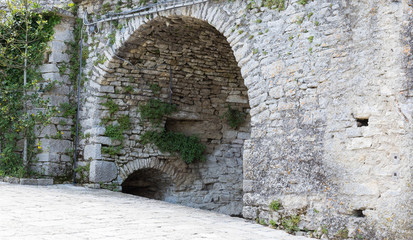 Fototapeta na wymiar Postazioni difensive ,mura della Repubblica di San Marino