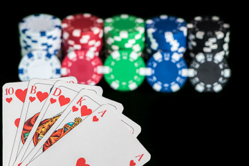 gute Pokerkarten mit Pokerchips - 84754770