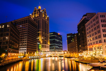 Fototapeta na wymiar Buildings along the Milwaukee River at night, in Milwaukee, Wisc