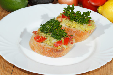 Avocado, Ciabatta, Guacamole,  Tomaten, Petersilie
