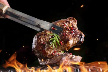 Papier Peint photo Lavable Steakhouse Steak de boeuf sur grill