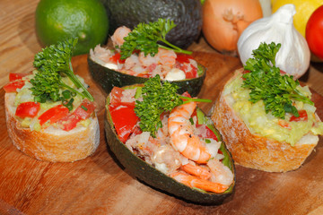 Avocado, Ciabatta, Guacamole, Garnelen, Thunfisch, Tomatensalat