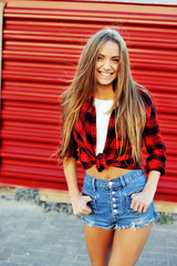Naklejka premium Stylish beautiful smiling girl in modern casual clothes