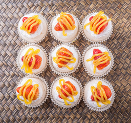 Mini pavlova with strawberry topping