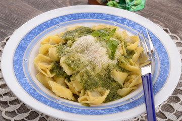 Tortellini with basil pesto and cheese
