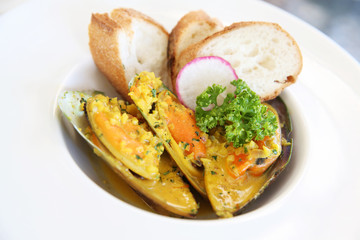 mussel with cream sauce