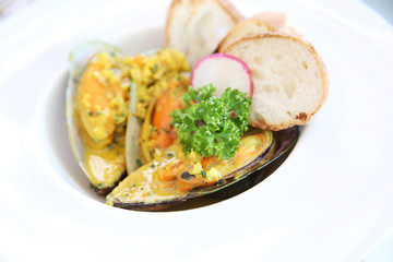 mussel with cream sauce