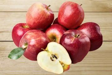 Apple, Leadership, Red.