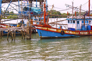 Fototapeta na wymiar old boat of Thailand for catch the squid