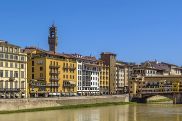 Naklejka premium Embankment of Arno river, Florence