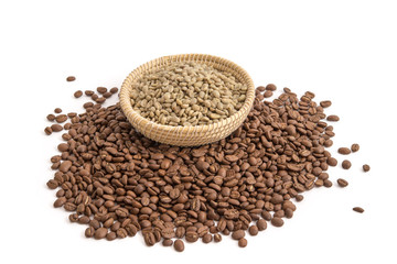 Ger&ouml;stete und unger&ouml;stete Kaffeebohnen