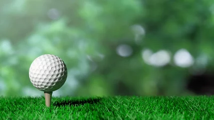 Photo sur Aluminium Golf Balle de golf sur gazon vert et fond vert