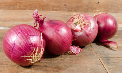 Fresh bulbs of red onions
