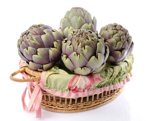 Obraz premium Fresh green purple artichokes in a basket