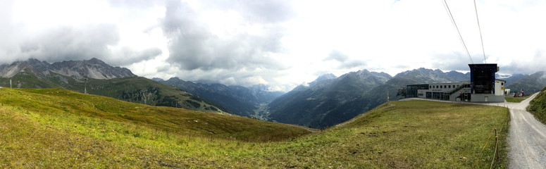 Fototapeta na wymiar Bergpanorama | Galzig | Valluga | Sankt Anton am Arlberg