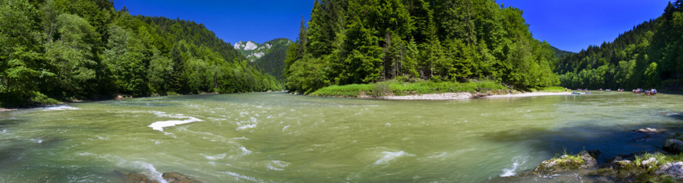 Panoramic view of the Dunajec river in the mountain