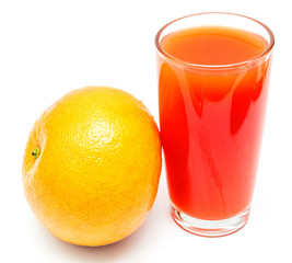 A glass of fresh grapefruit juice and grapefruit