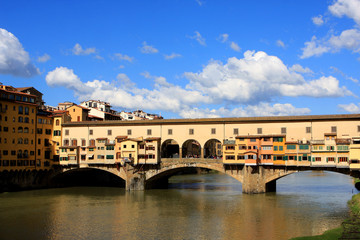 Obraz premium Old bridge (Ponte Vecchio) over Arno river, Florence, Italy