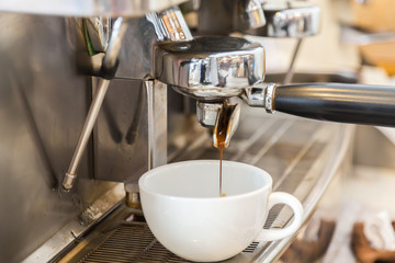 Prepares espresso in coffee shop