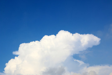 Fototapeta na wymiar Big Cloud in the morning ใ