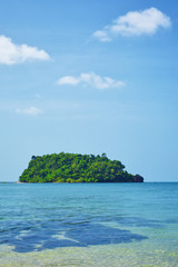 Naklejka premium Island in a Sea