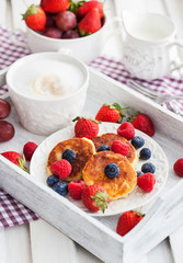 Cheese pancakes with fresh berries