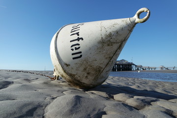 Boje Nordsee Strand bei der Ebbe, Surfen