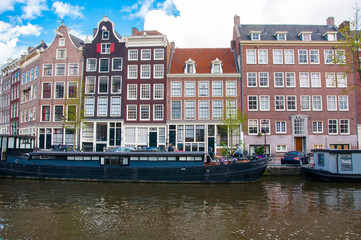 Naklejka premium Amsterdam cityscape with houseboats along the canal, Netherlands.