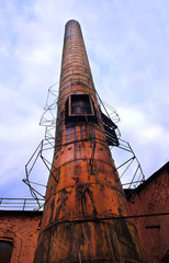 Old rusty factory chimney leaving up © ArtEvent ET