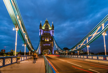 Obraz na płótnie Canvas Bridge Tower night view