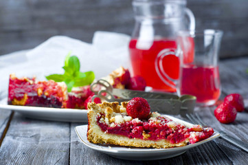 tart with ripe strawberries