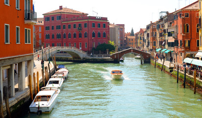 Fototapeta na wymiar Typical street in Venice
