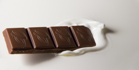 chocolate falls in milk
