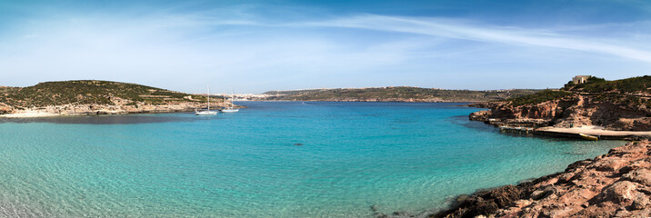 Fototapeta na wymiar The Blue Lagoon on Comino Island, Malta