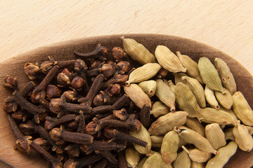 cardamom seeds and cloves