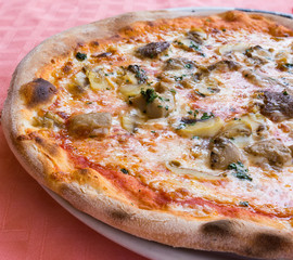 Mushrooms pizza left side