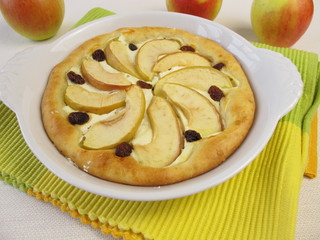 Apfelpizza mit Rosinen