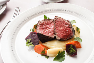 steak with vegetables