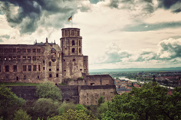 Heidelberger Schloss mit Blick auf die Stadt am Neckar © XtravaganT