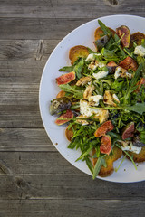 rocket salad with fig mozzarella roasted bread