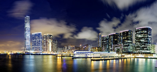 Obraz premium hong kong office buildings at night