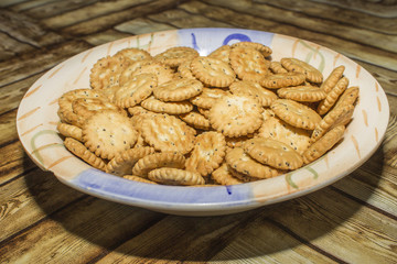 Salt cookies in the bowl