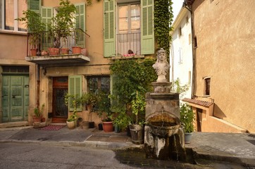 Fototapeta na wymiar Maison de village provençal