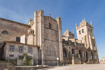 Fototapeta na wymiar Cathédrale de Porto Portugal