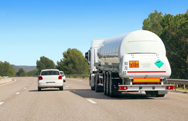 Transport  par camion sur autoroute